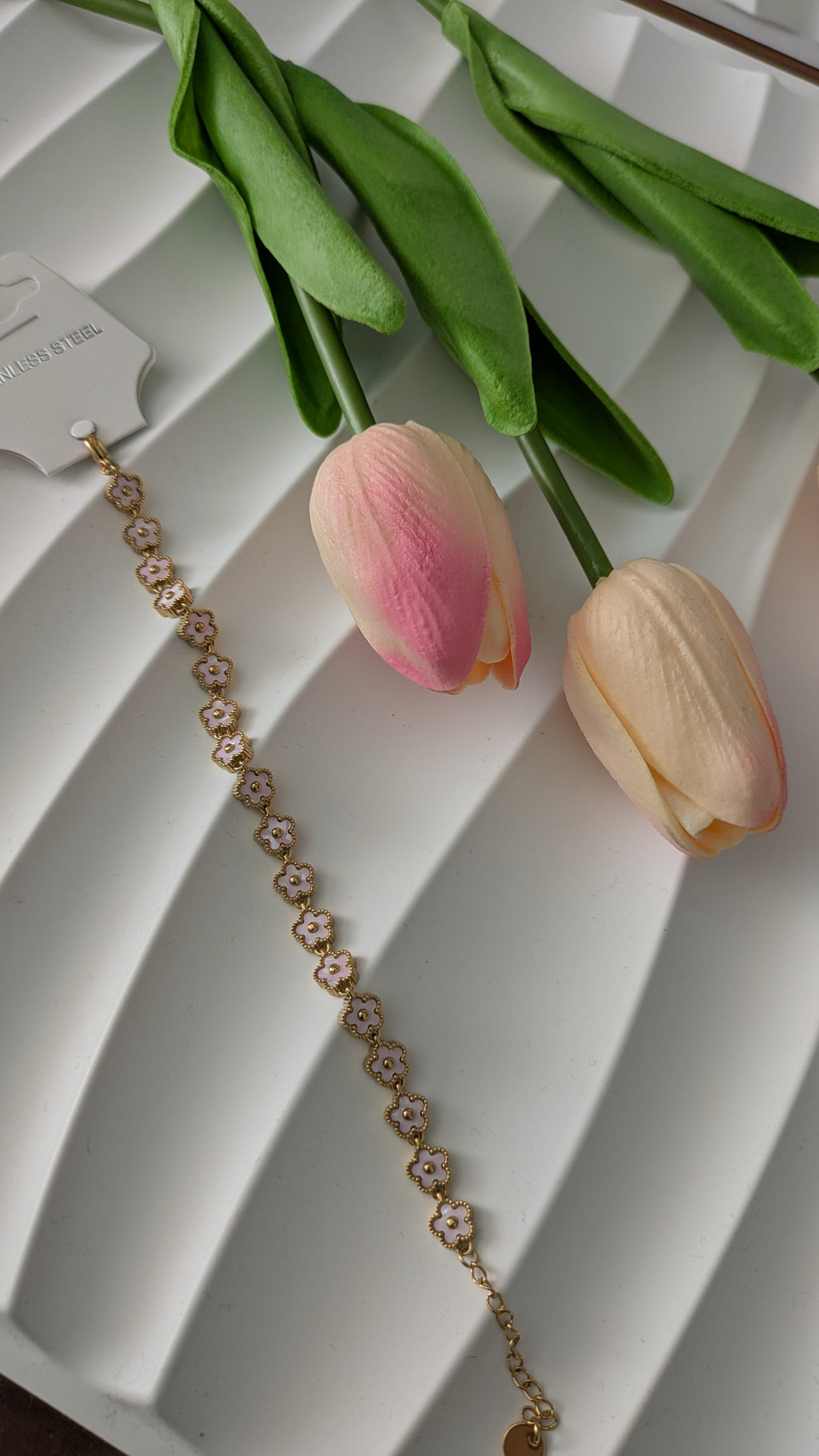 Bracelet fin en acier inoxydable petite fleur rose