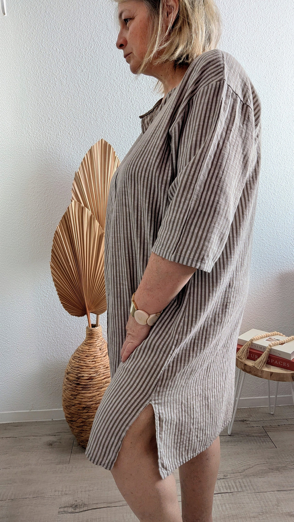 Robe tunique Ella Taupe imprimé rayure avec un bouton devant