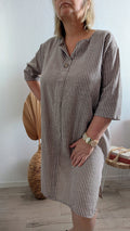 Robe tunique Ella Taupe imprimé rayure avec un bouton devant