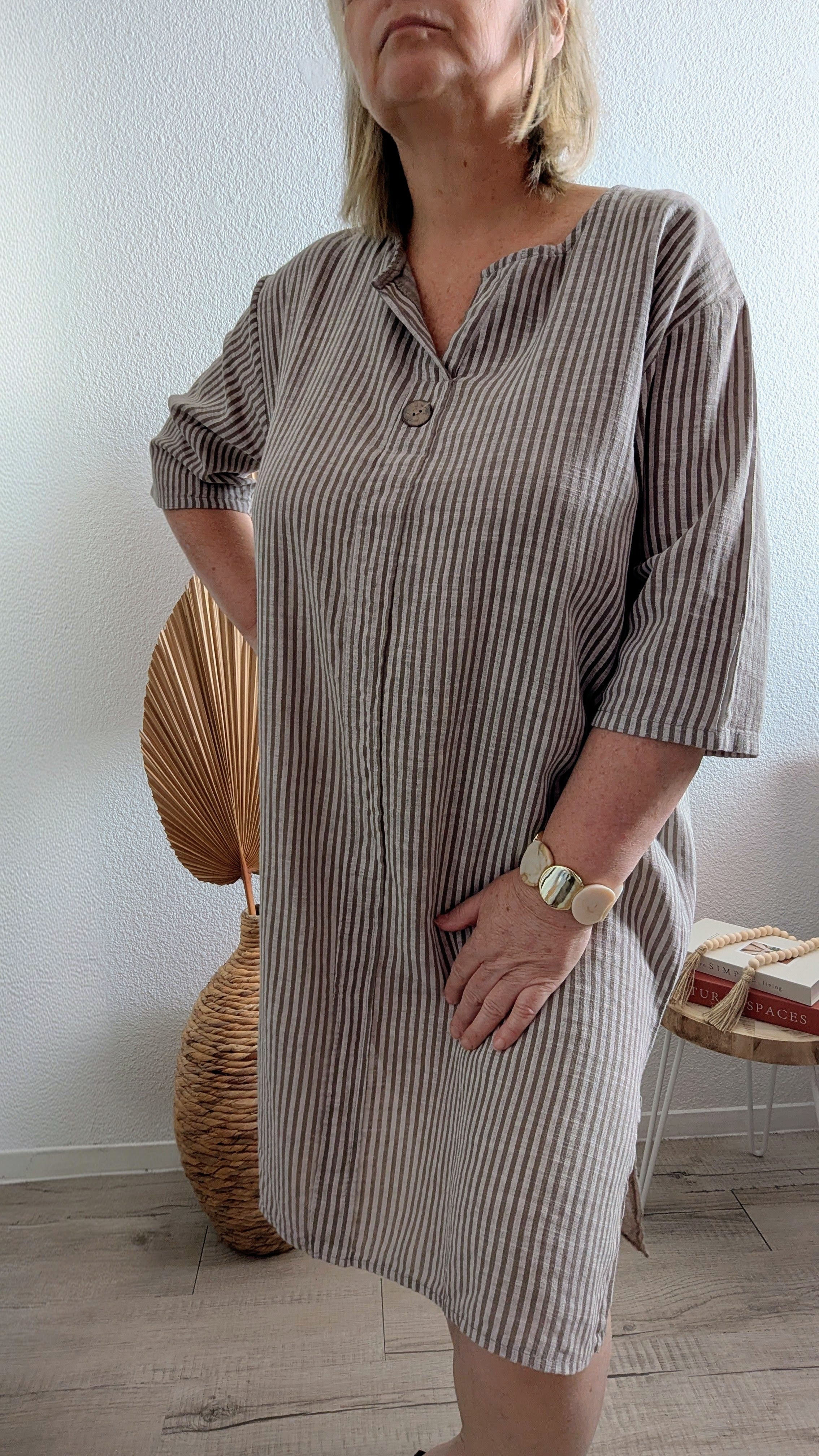 Robe tunique Ella Taupe imprimé rayure avec un bouton devant