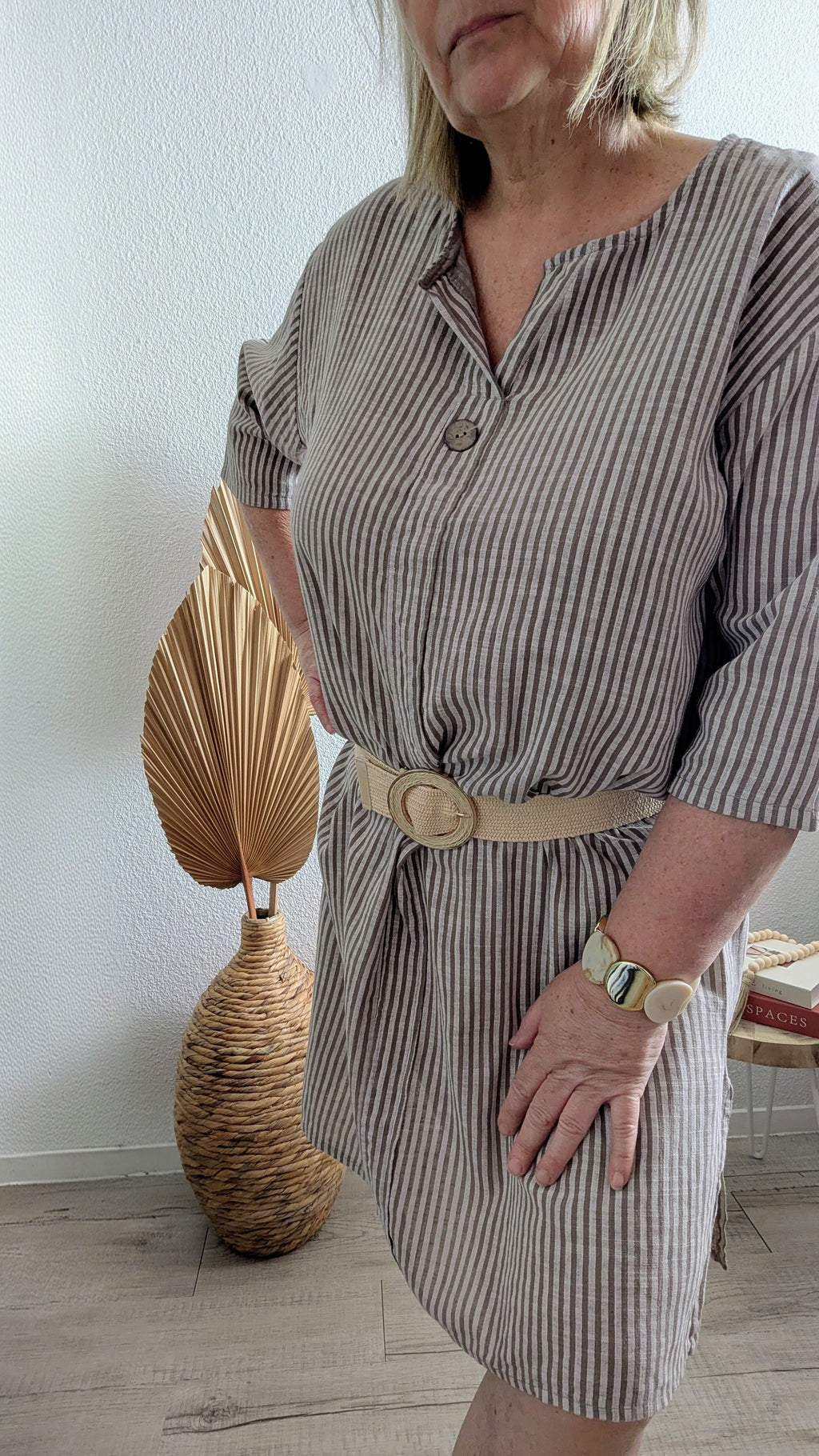 Robe tunique Ella Taupe imprimé rayure avec un bouton devant