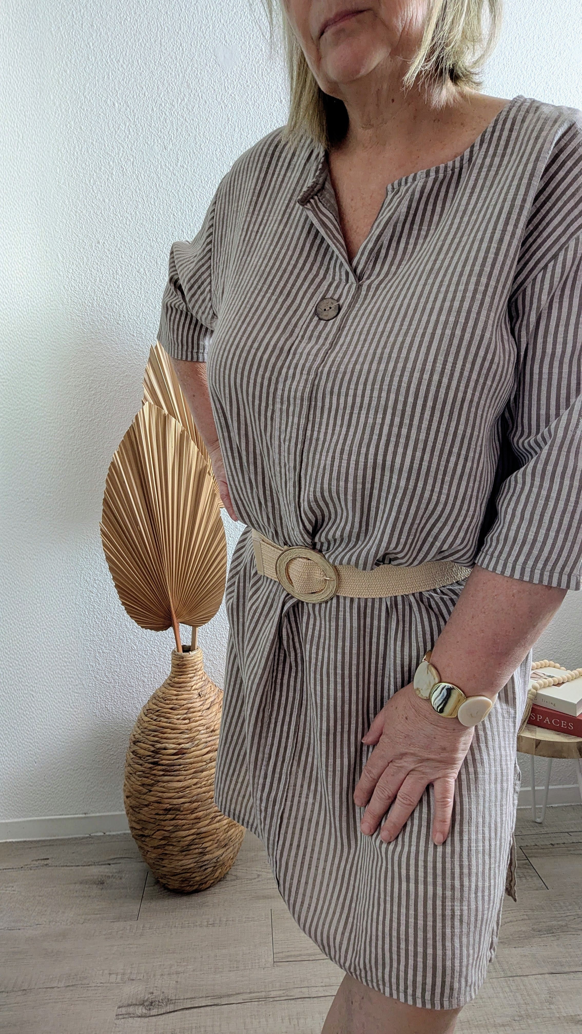 Robe tunique Ella Taupe imprimé rayure avec un bouton devant