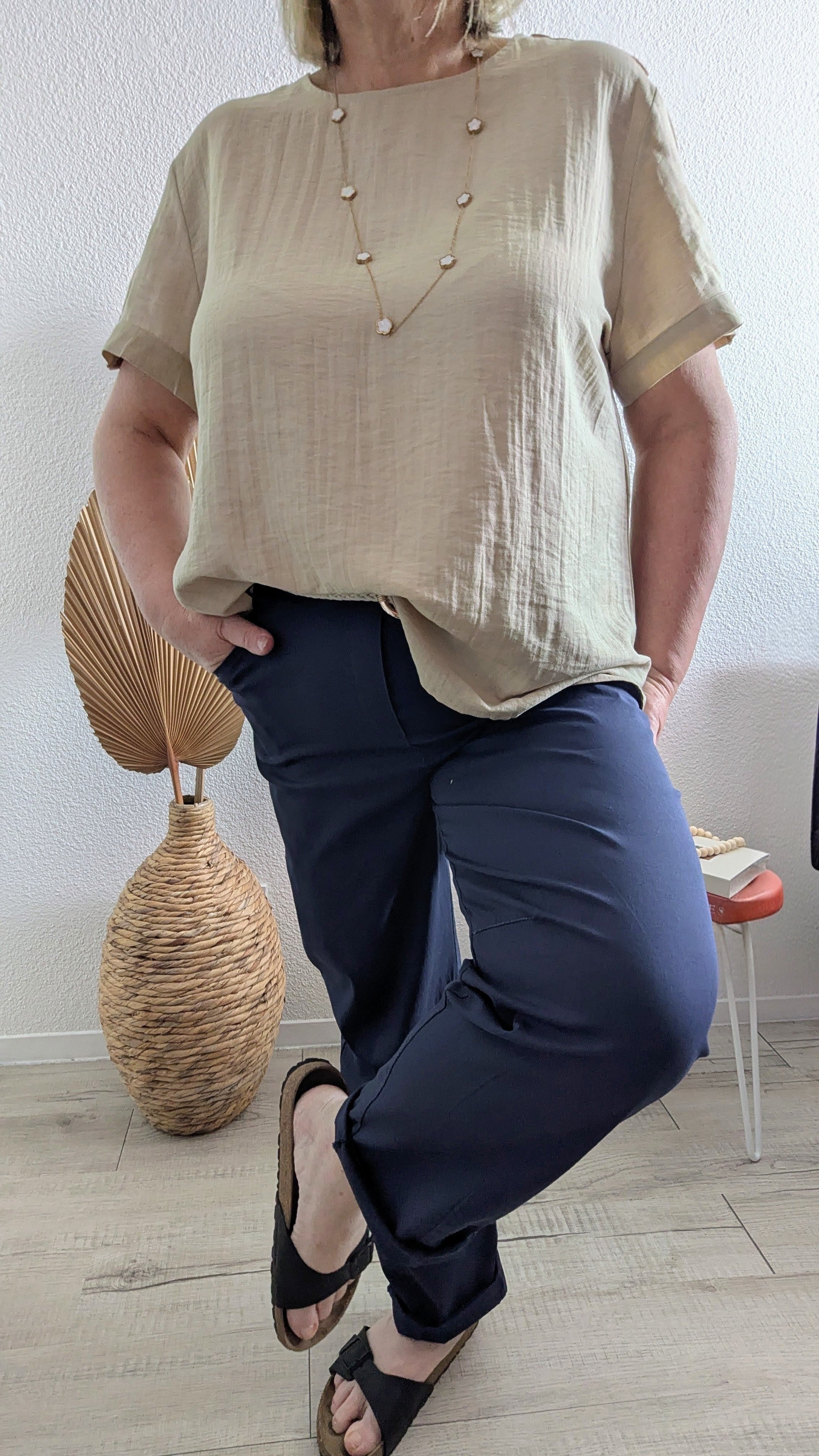 T-shirts Noa lin avec bouton sur les épaules et fantaisie sur les manches courtes