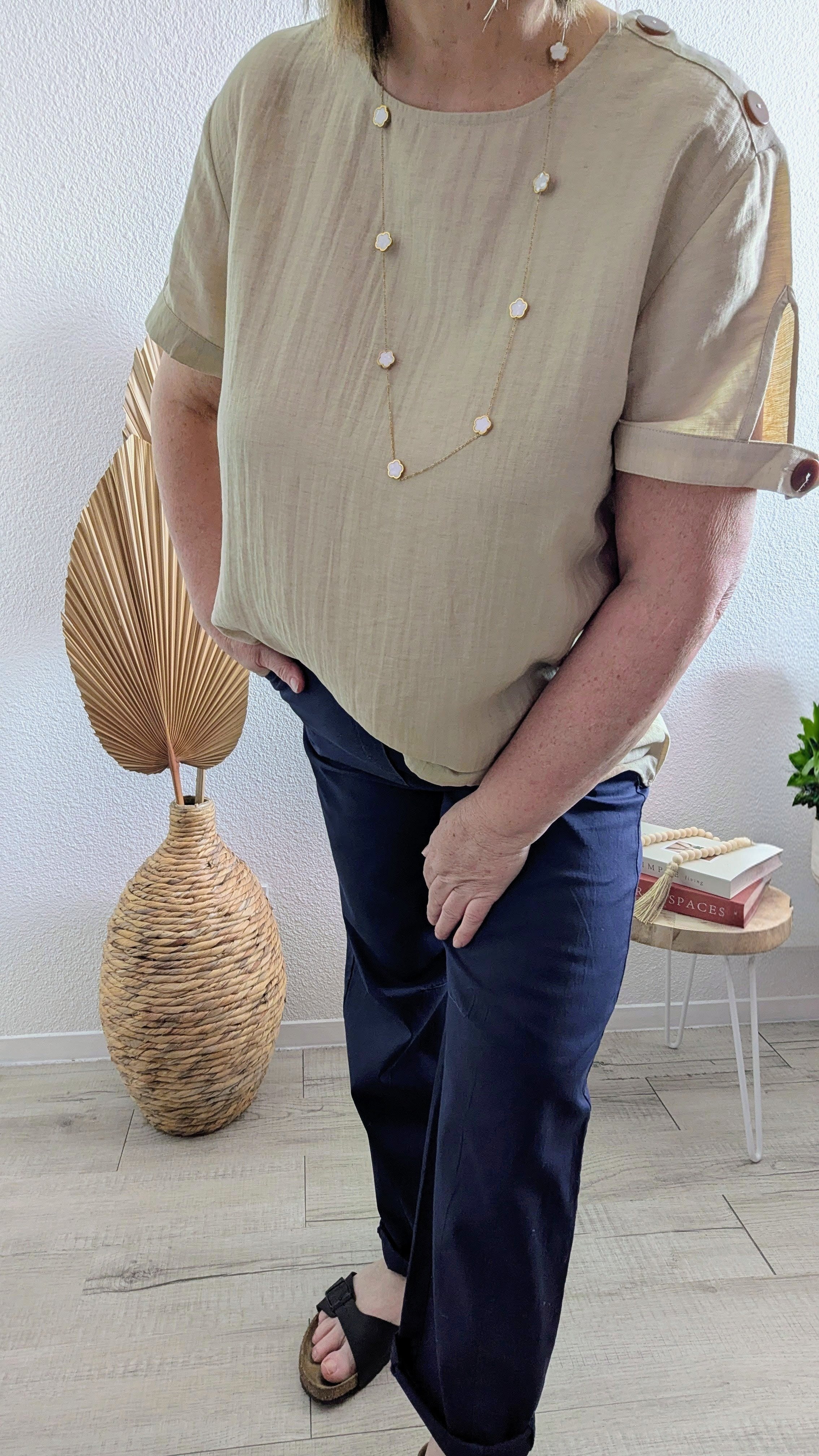 T-shirts Noa lin avec bouton sur les épaules et fantaisie sur les manches courtes