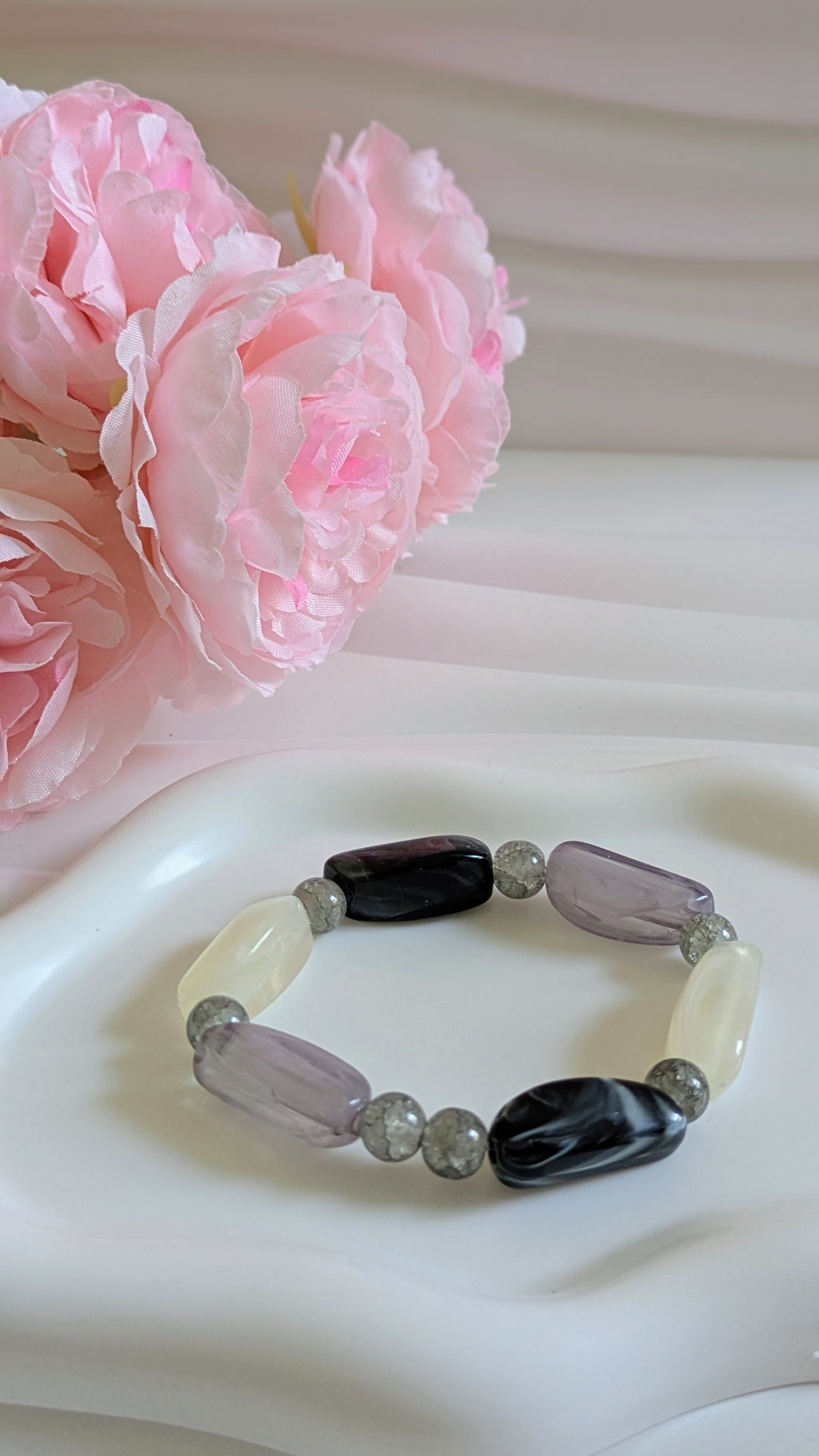 Bracelet en résine noir, gris et blanc