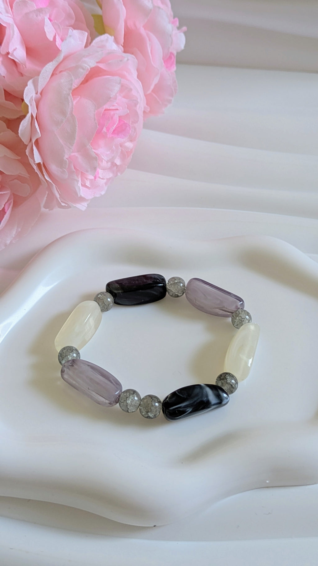 Bracelet en résine noir, gris et blanc