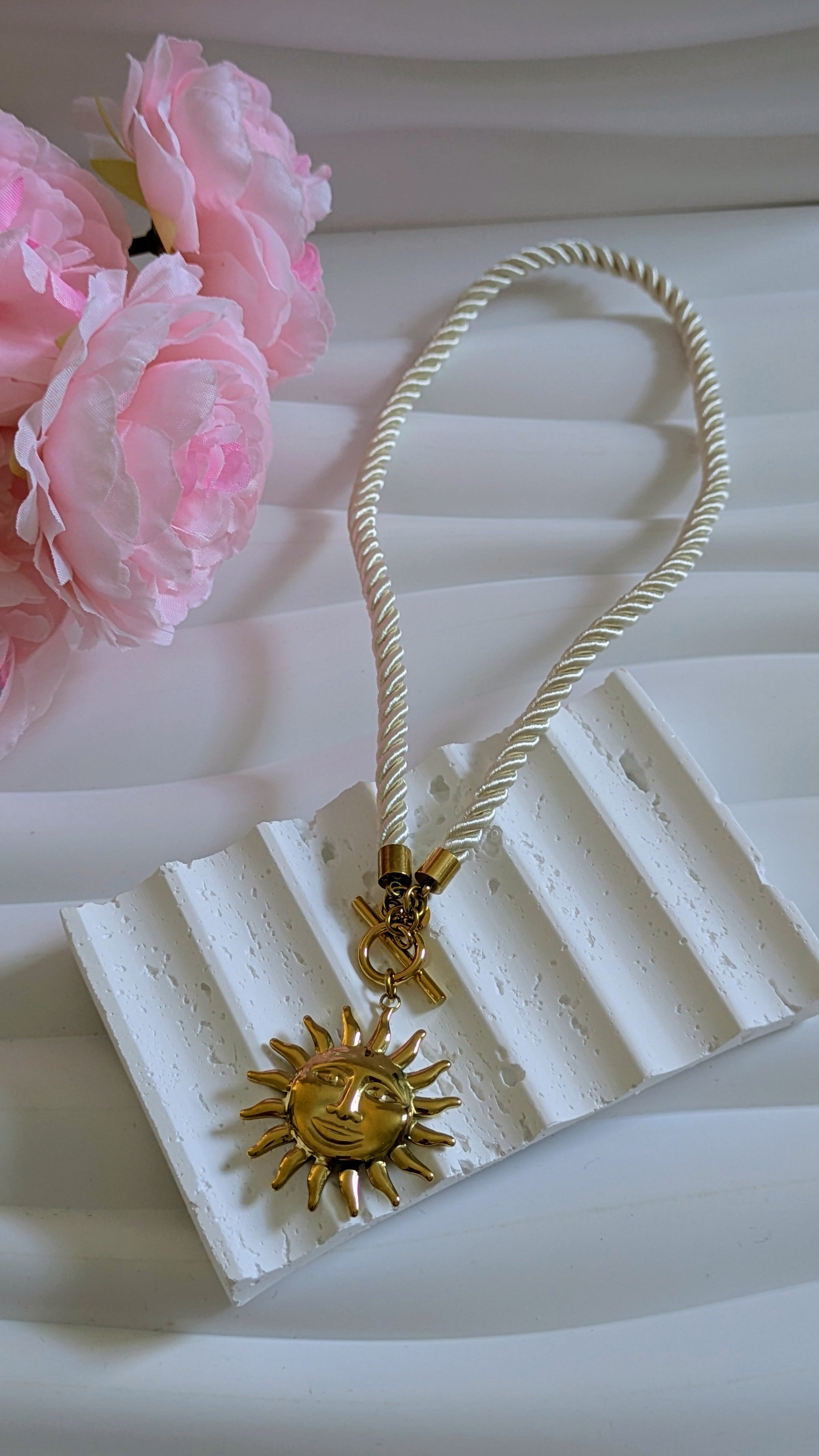 Collier en acier inoxydable forme soleil