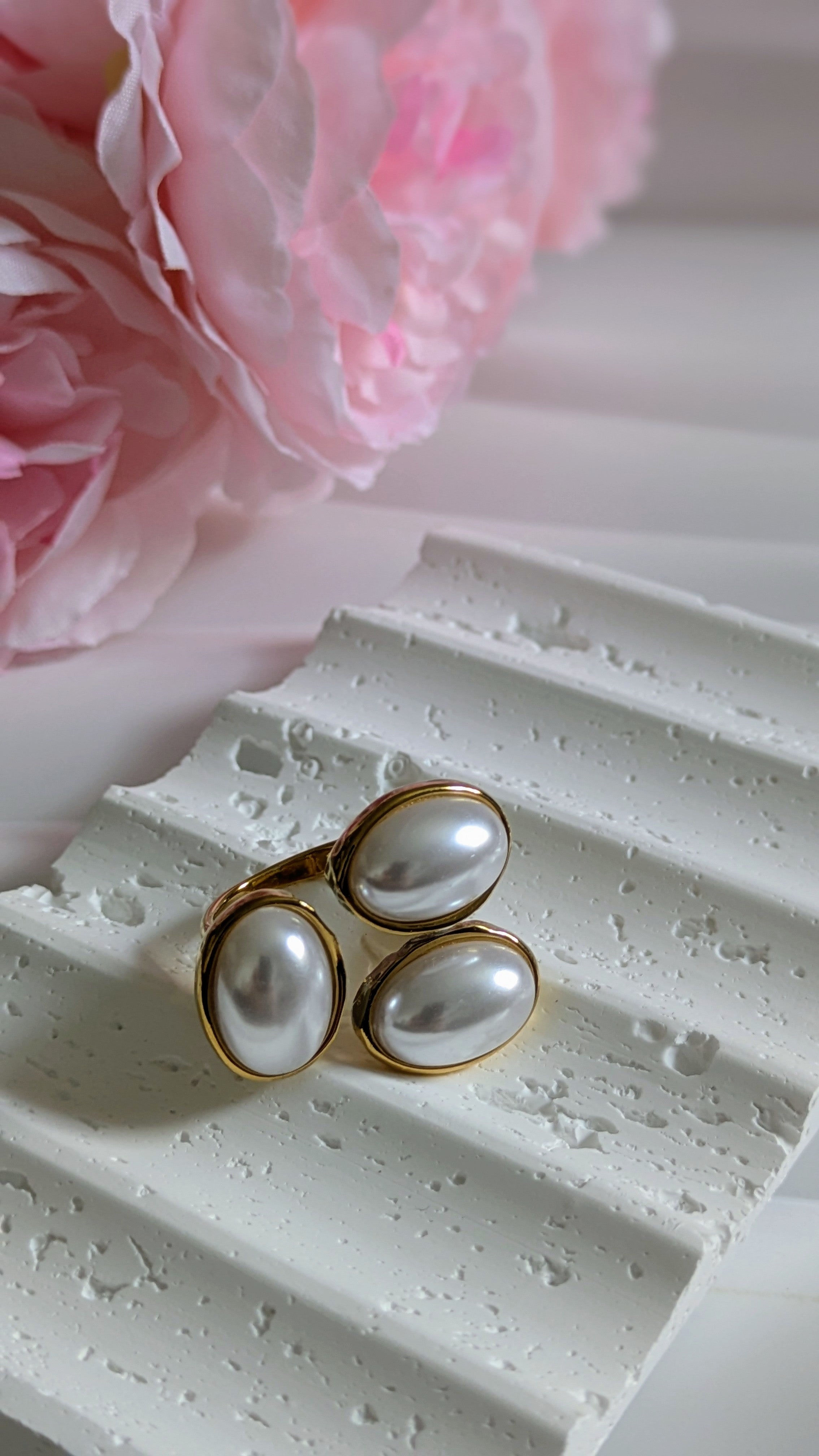 Bague avec 3 résines blanches en acier inoxydable ajustable