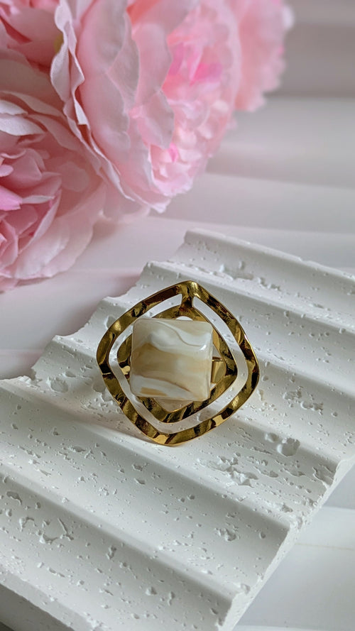 Bague avec une résine blanche en acier inoxydable ajustable