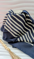 Foulard triangle imprimé marine et blanc