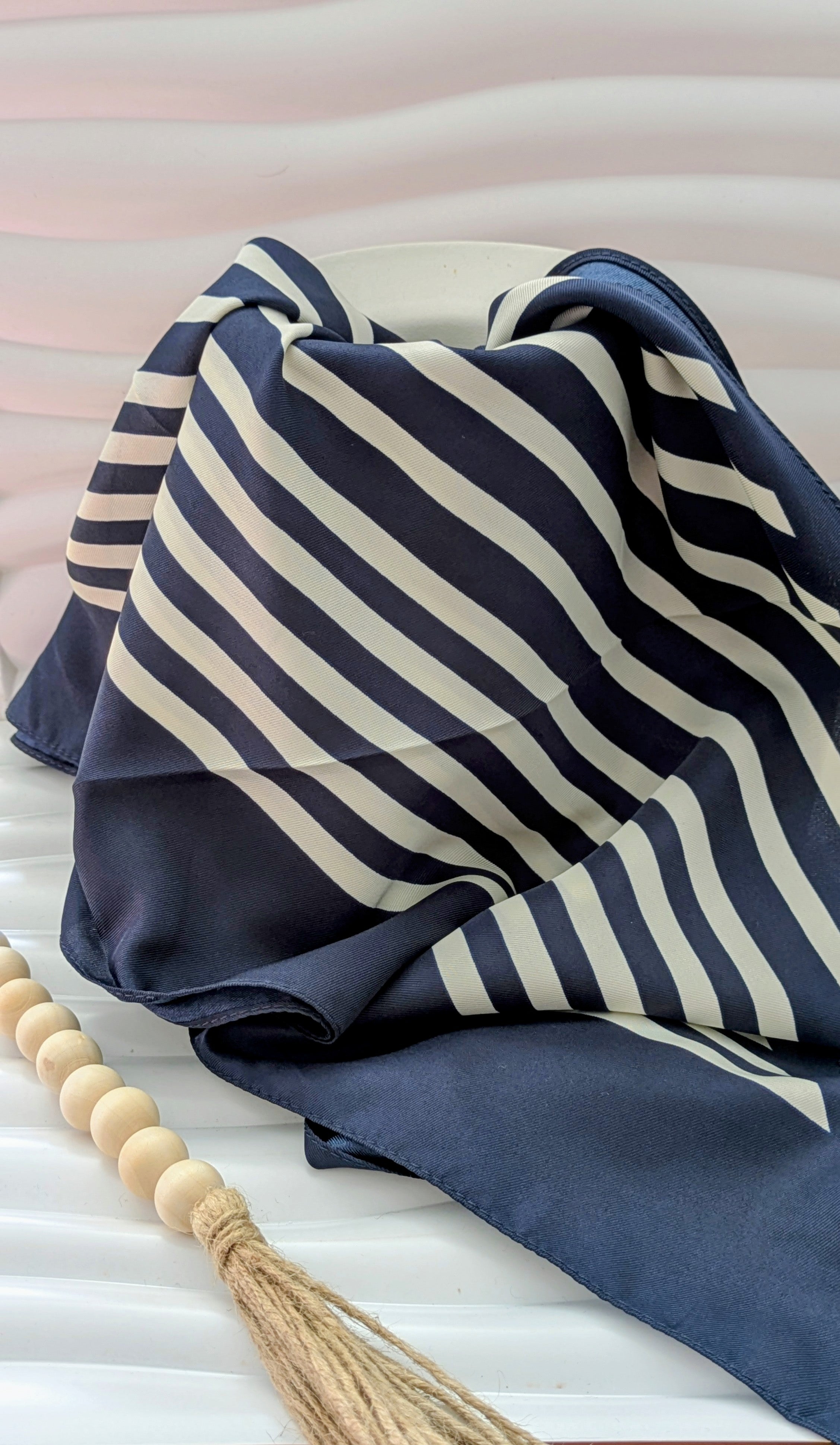 Foulard triangle imprimé marine et blanc