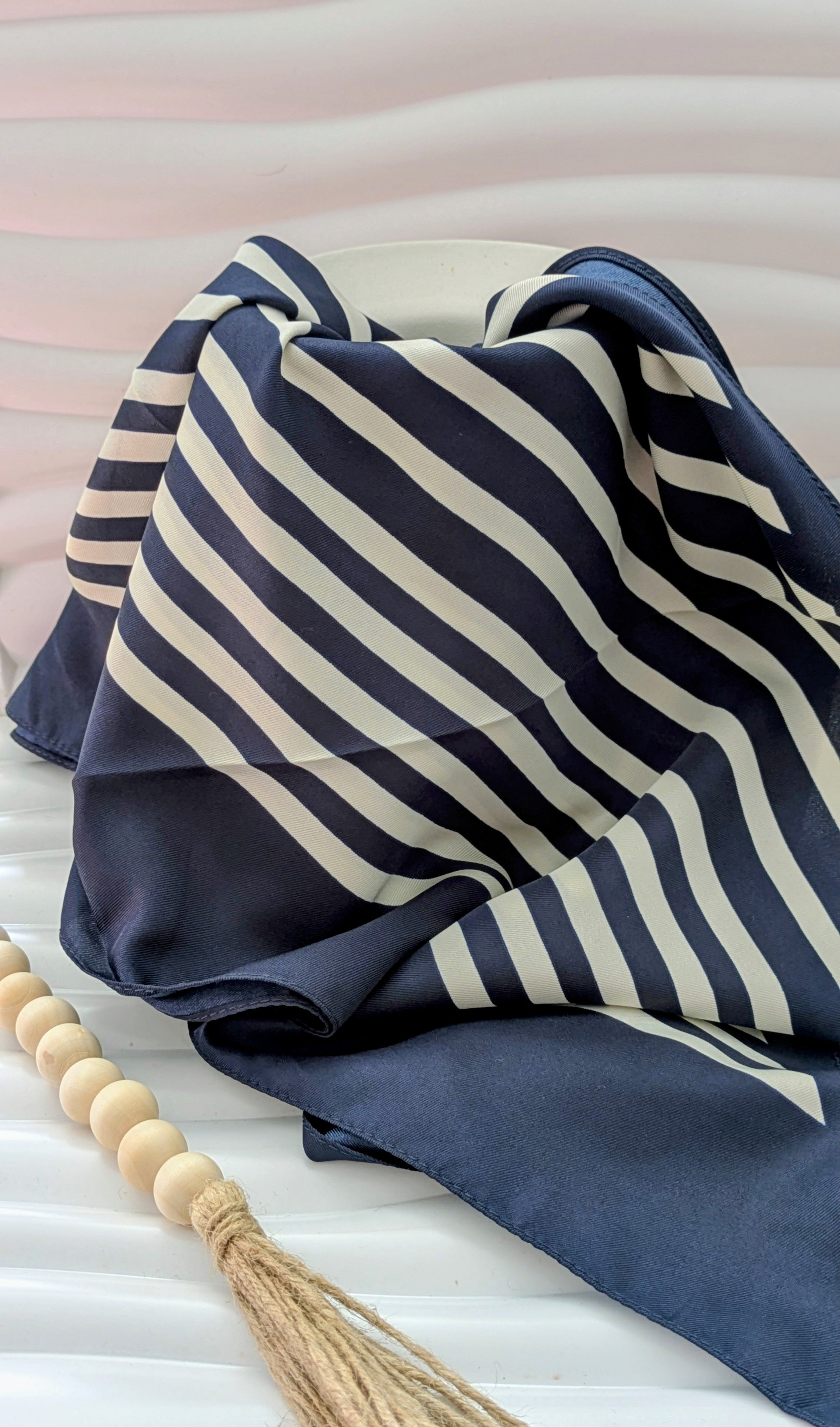 Foulard triangle imprimé marine et blanc