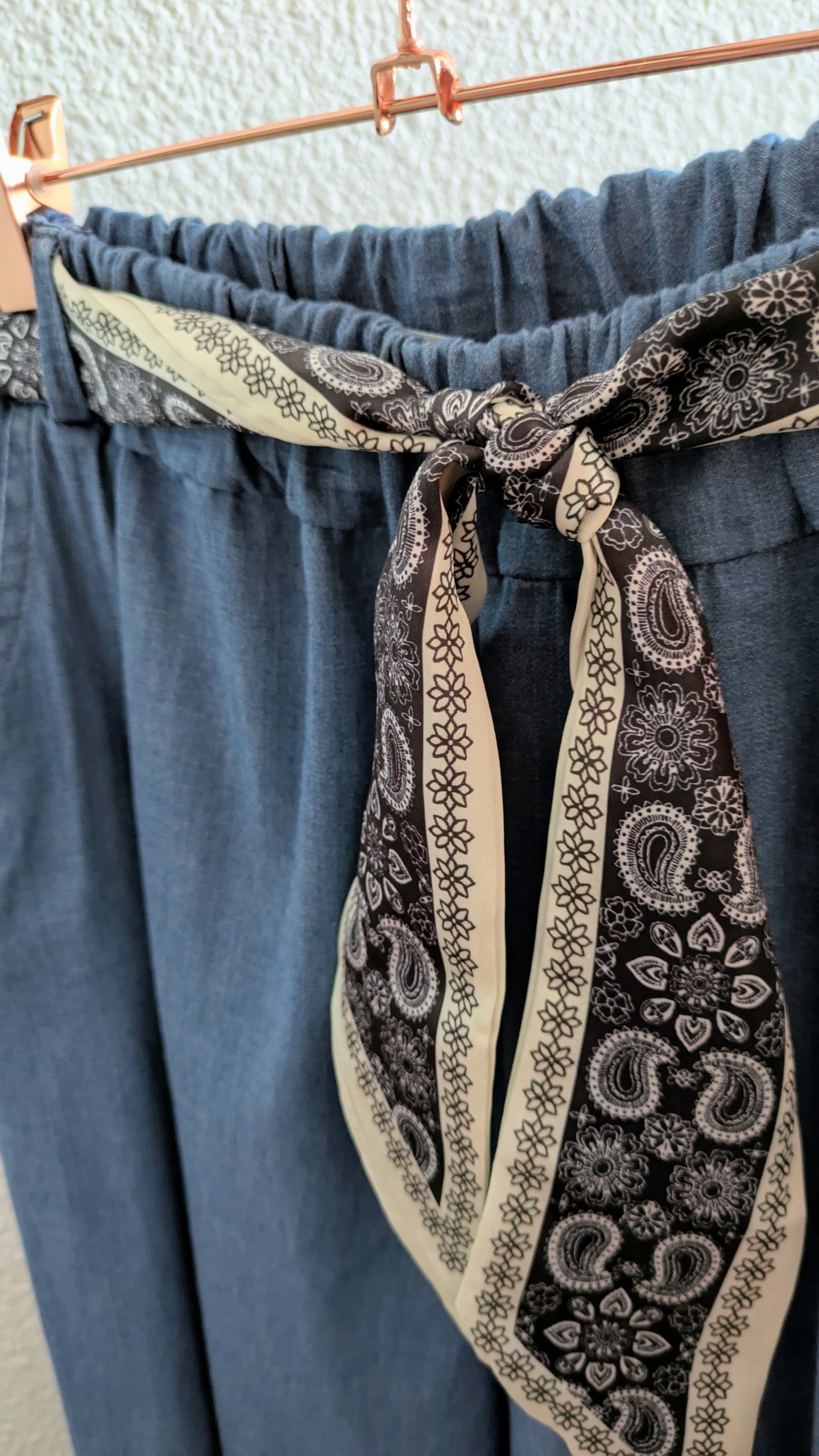 Pantalon Noé jeans léger avec Foulard