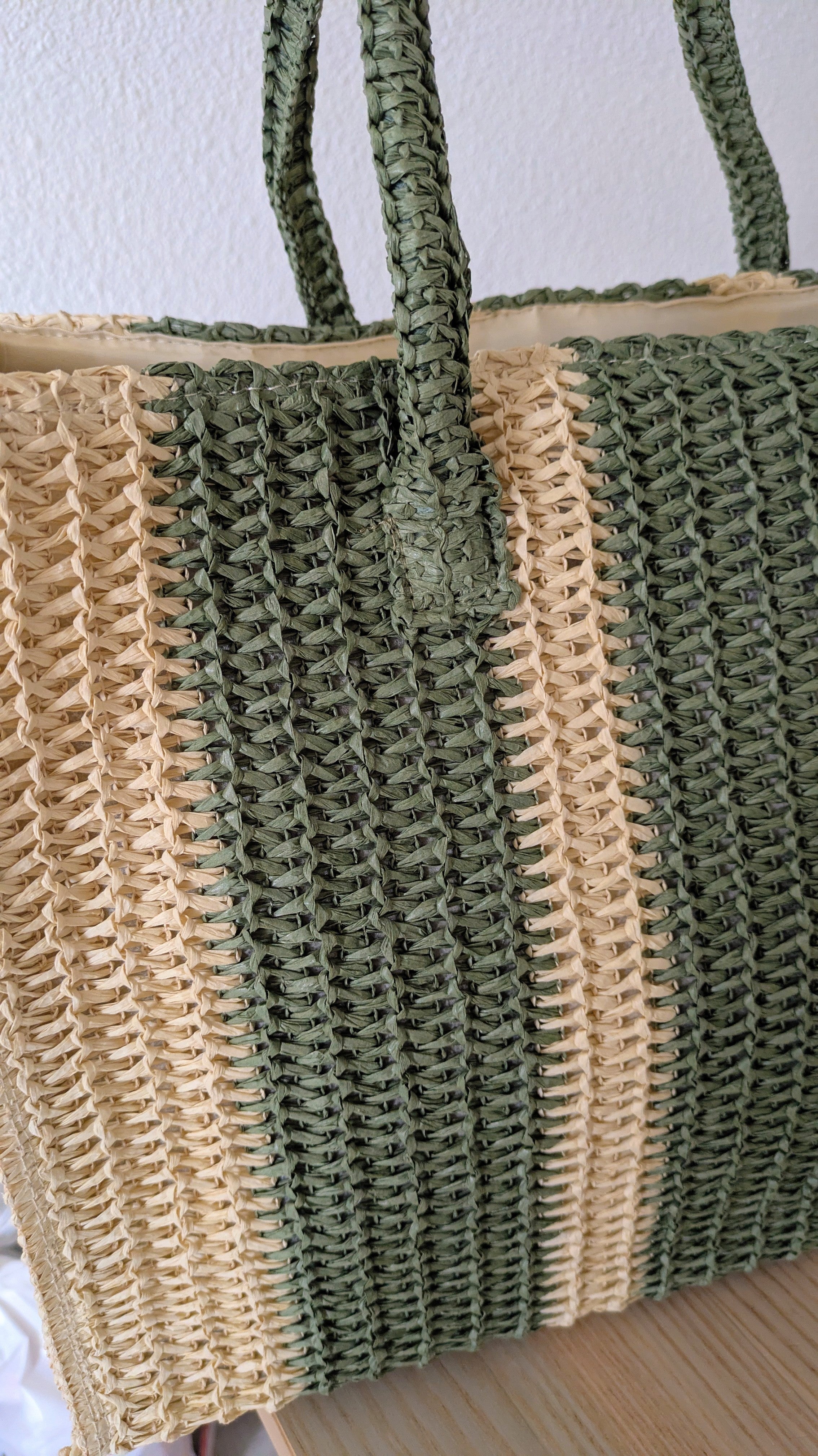 Sac cabas tressé rayé vert et beige