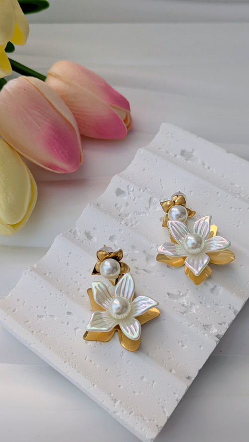 Boucles d'oreilles fleur blanche en acier inoxydable