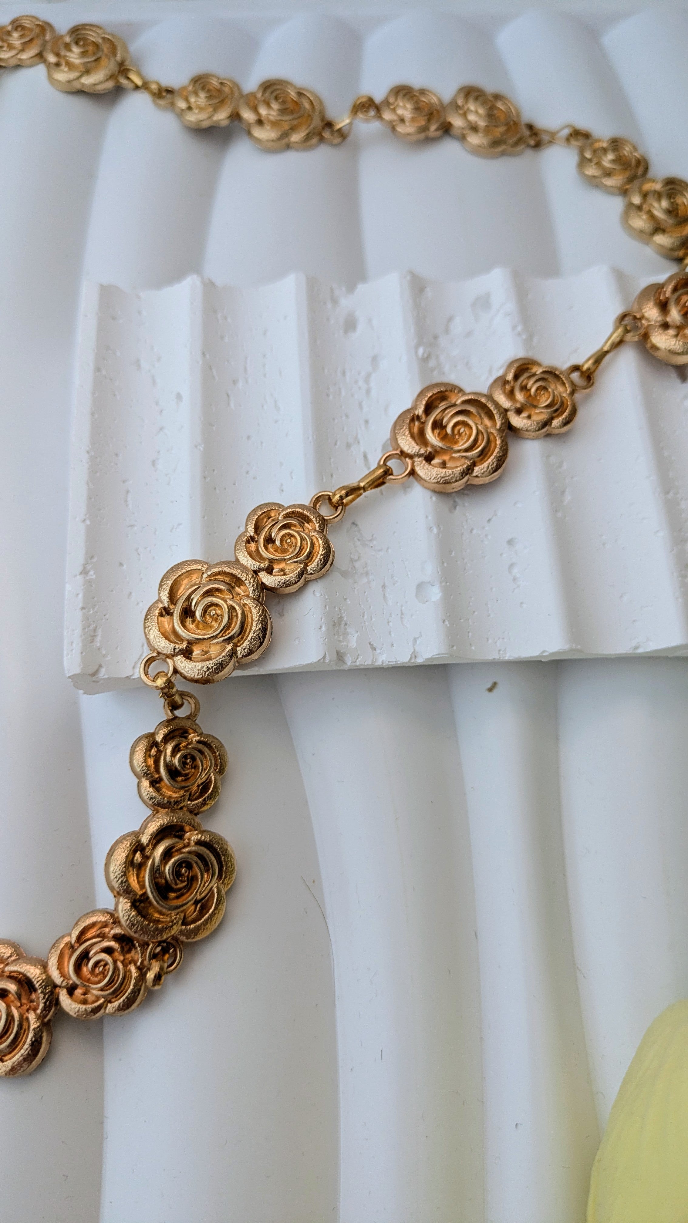 Ceinture chaine dorée fleurs