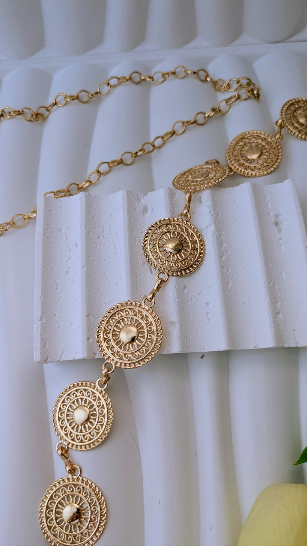 Ceinture chaine dorée motif rond
