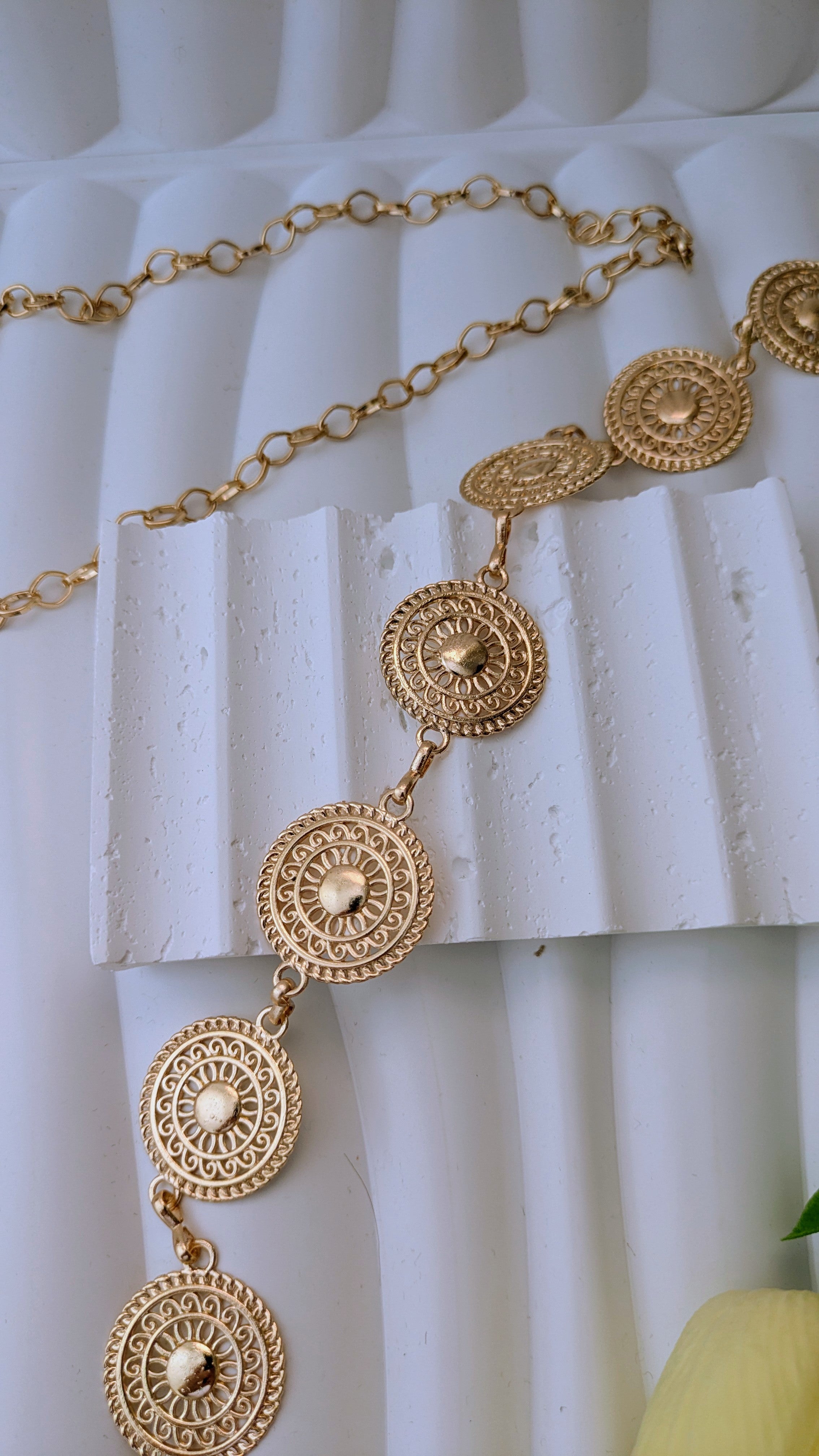 Ceinture chaine dorée motif rond