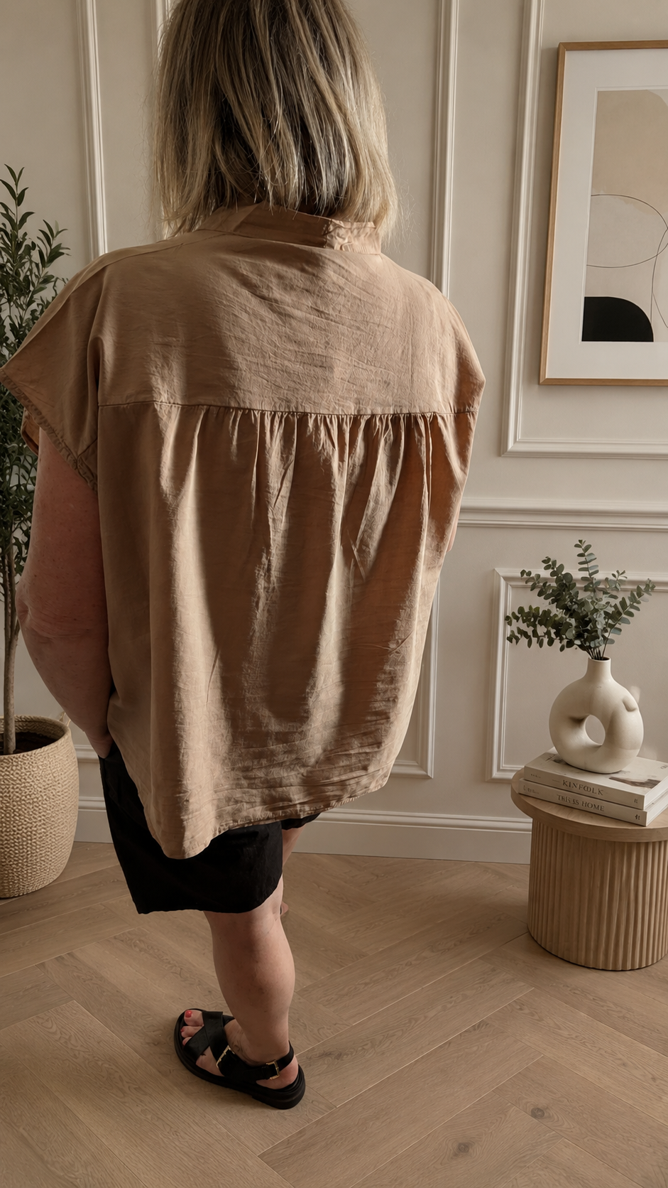 Blouse Rachel Camel avec des broderies anglaises ajourées soleil et coquillages